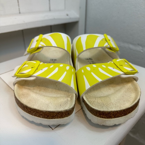 Birkenstocks Birko Flor White Yellow Rare Two Strap Printed Sandals Size 40 US 9 - Picture 5 of 11